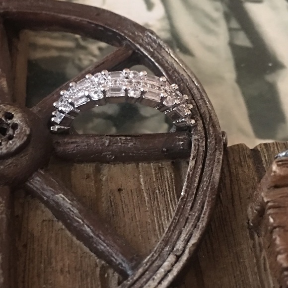 Crown Cross Ring - Picture 5 of 8